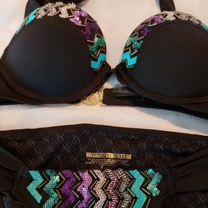 FIash Sale**STUNNING discontinued *rare* VS XS/32A